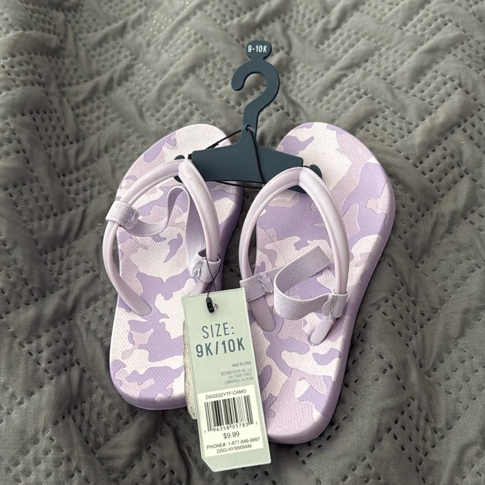 Toddler size 9/10 kids shoes @@@